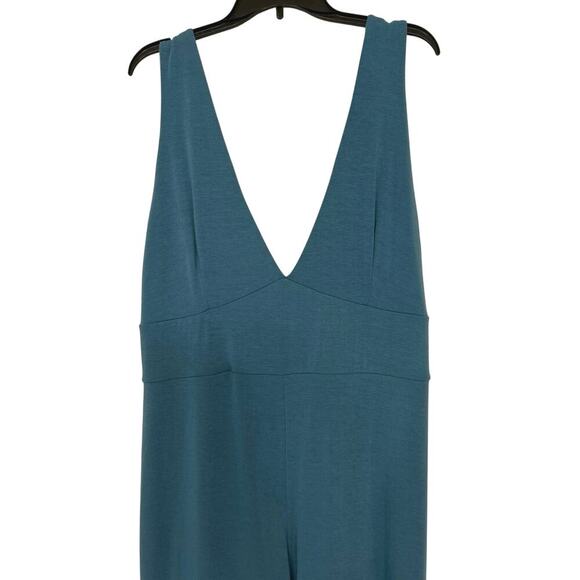 Pretty Little Thing Blue Contour Jersey Flared  Deep V Neck Jumpsuit New 1X - Picture 3 of 10